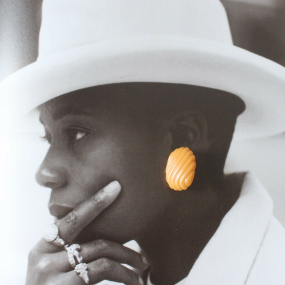 VINTAGE Orange Oval Ribbed Textured Earrings - Picture 3 of 3